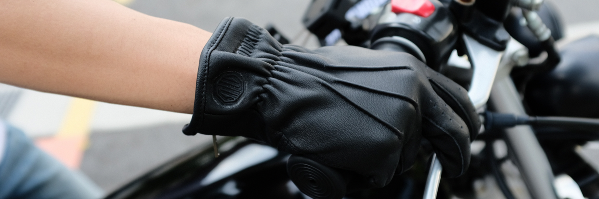 http://motorwerks.asia/cdn/shop/collections/Collection_Banner-_All_Gloves_2048X500_c5d2c6c5-8ef0-4d55-85f7-c1fa34e6bbc5_1200x1200.png?v=1632735286